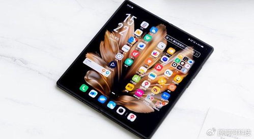 vivo X Fold5真机照曝光 折叠态接近iPhone 16 Pro Max