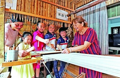 苏州缂丝工坊小朋友动手体验