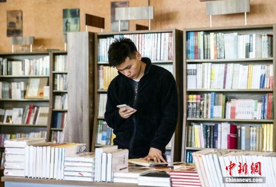 从《望舒草》到苍蝇：纪弦与横光利一的文学邂逅