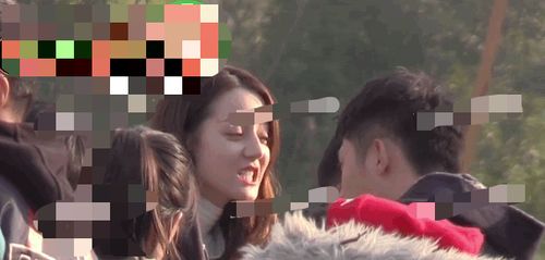 周星驰与迪丽热巴在片场互动