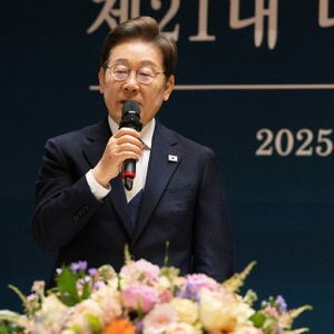 李在明宣布迁回青瓦台