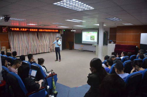 家庭教育讲座现场座无虚席