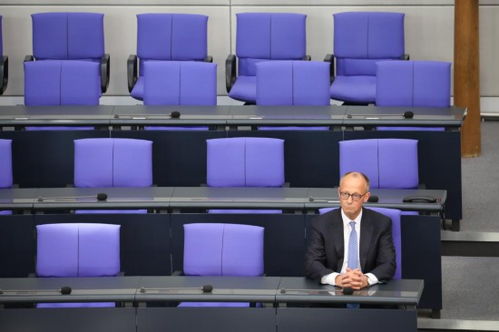 默茨在柏林办公室工作