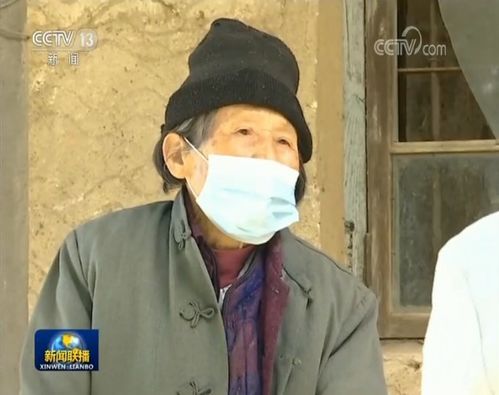 康复后的老人与家人合影