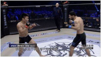 阿娟在擂台上奋力一击的瞬间