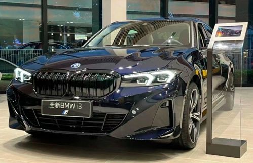 宝马4S店内停放多辆待售车辆