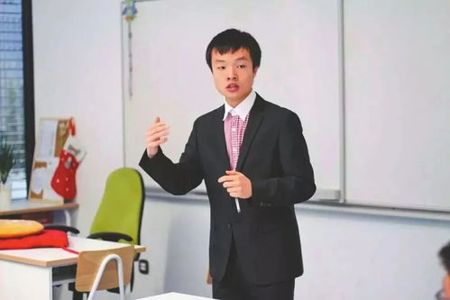 朱也天在北京大学校园内照片