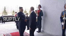 金正恩与普京握手合影