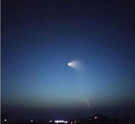 西安夜空惊现大量白点状不明飞行物，真相竟出乎意料？