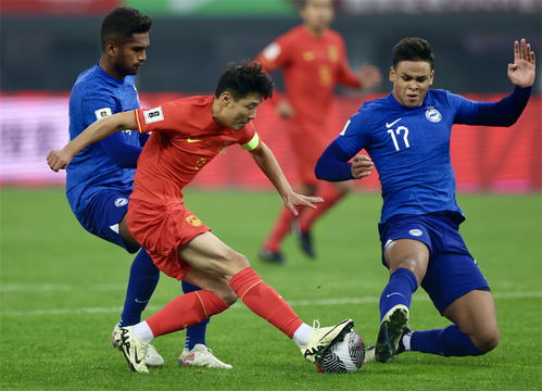 国足队员庆祝进球瞬间