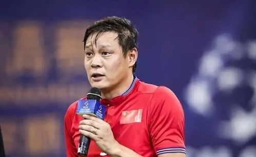 范志毅与陈鲁豫在黄浦江上对话