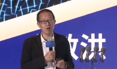 董明珠与俞敏洪在直播间互动