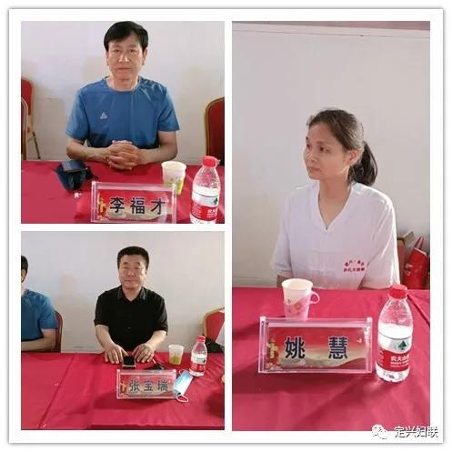 球迷身穿城市队服欢呼庆祝