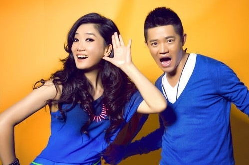 凤凰传奇成员曾毅与玲花私下合影