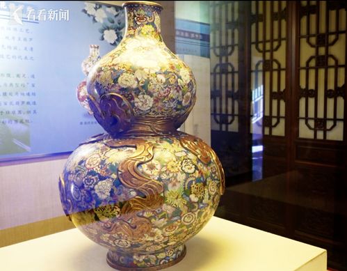 清掐丝珐琅百花葫芦瓶局部