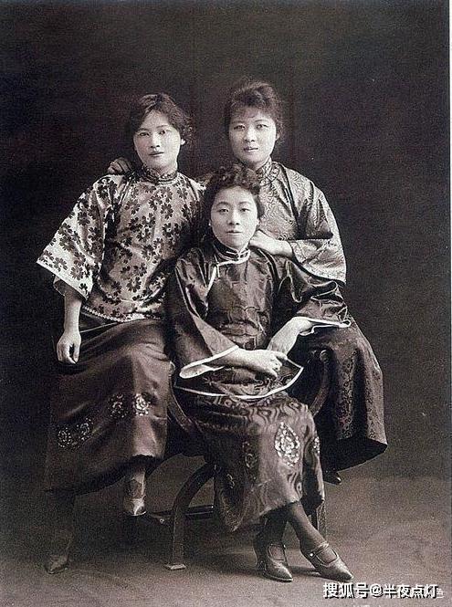 苏州80后男子神似溥仪走红，网友：穿越回清末的错觉
