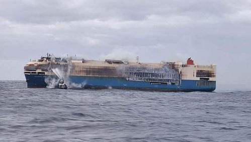 震惊全球！载有3000辆汽车的巨轮太平洋起火，现场画面曝光