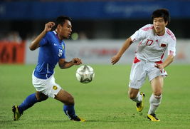 国足在比赛中拼抢