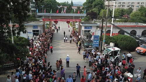 毛坦厂中学高考镇街头景象