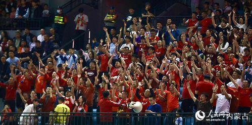 球迷在现场为中国队加油助威