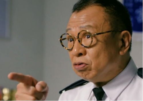 梁实在图书馆自习