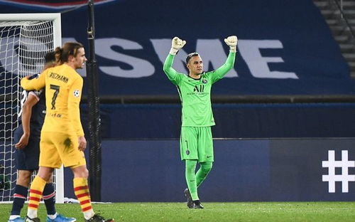 姆巴佩与佩德里在比赛中对抗