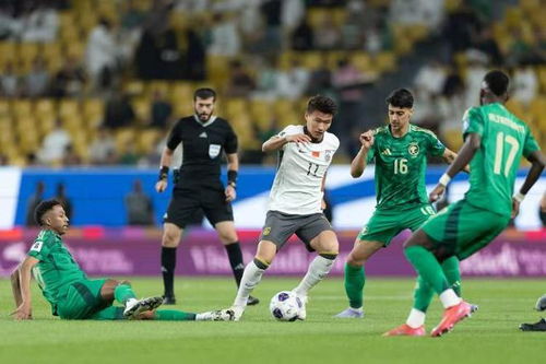 国足0-1印尼！68年首败出局，世界杯梦碎，杨泽翔送点成转折