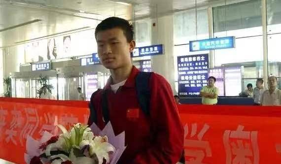 韦东奕抖音涨粉超100万，知识类内容为何突然爆火？