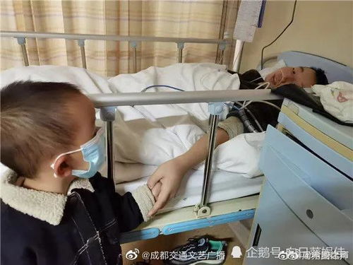 老人在精神病院病房内受伤现场照片