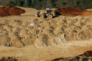 中国稀土矿开采现场图片