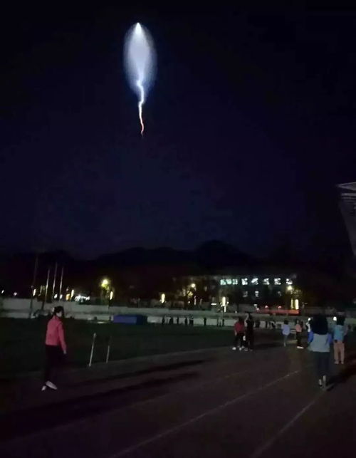 西安上空不明飞行物是九天无人机吗？网友热议背后真相揭秘