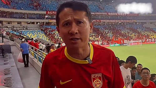 退钱哥与国足球员互动场景