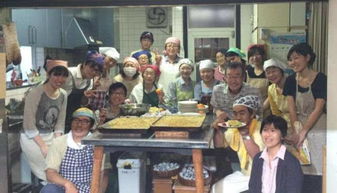 食堂人群惊慌逃散模拟图