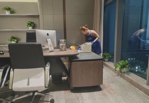 大厂争当AI“婆婆”：技术垄断与行业博弈的暗战