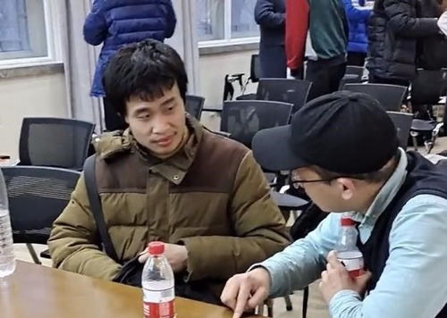 韦东奕讲课照片