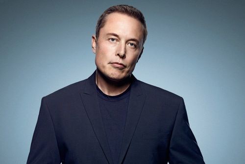 马斯克面对镜头神情凝重