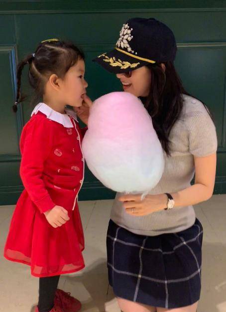 章子怡与女儿醒醒在威尼斯合影