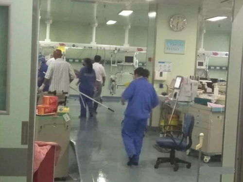 医院ICU病房中昏迷的女孩