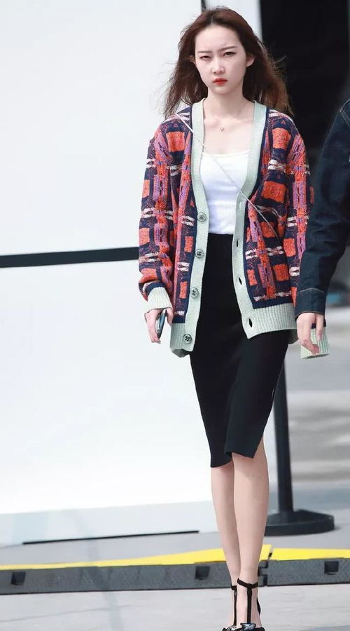 淡雾粉色连衣裙穿搭效果