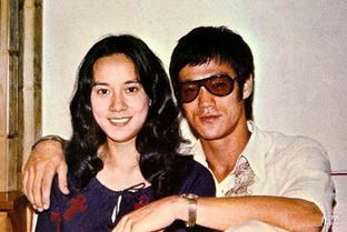 张纪中与家人在美国洛杉矶度假合照