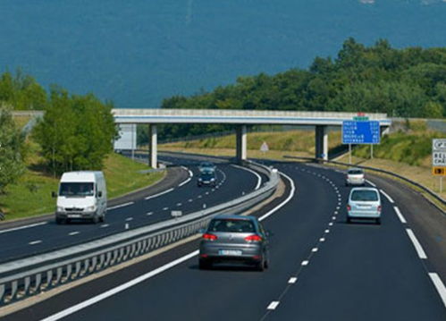 农机手在服务站休息