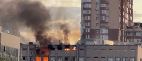 深夜惊魂！基辅再度遭遇猛烈袭击，爆炸声此起彼伏