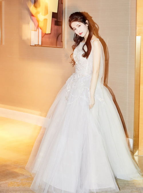 白鹿为《临江仙》穿婚纱，古装仙侠剧未播先热！曾舜晞搭档引爆期待