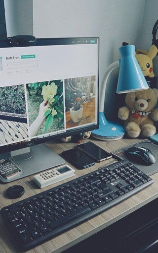 工位空无一人 电脑突然“发疯”？亲身经历揭秘背后真相