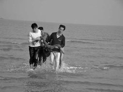 三亚毒蛇咬人致死事件：27岁女子不幸离世，家属质疑救治延误