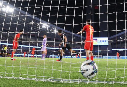 国足无缘2026世界杯，球迷心碎：我们还能等来春天吗？