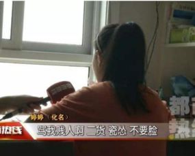 侯丽丽在家中做饭