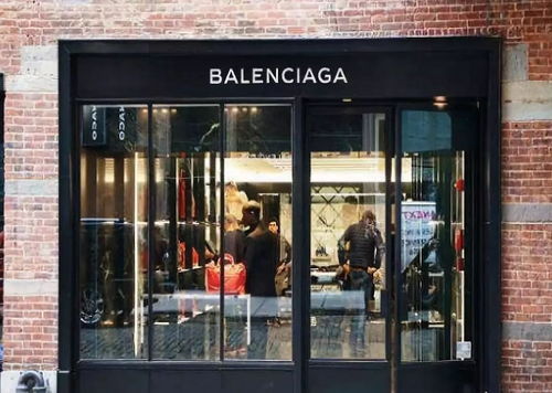 巴黎世家门店展示的各类奇特包包