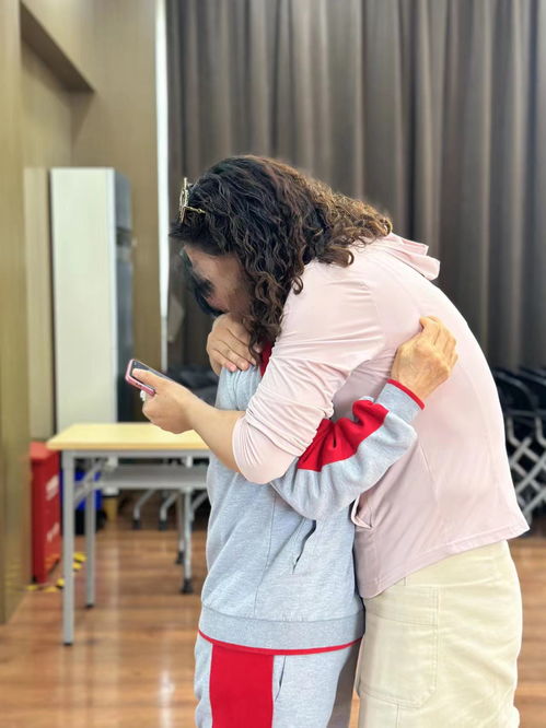 母亲与女儿重逢