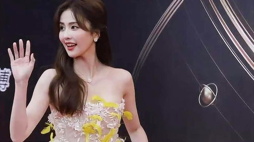 张婧仪美成啥样了？微博之夜惊艳全场，网友直呼‘人间仙女’